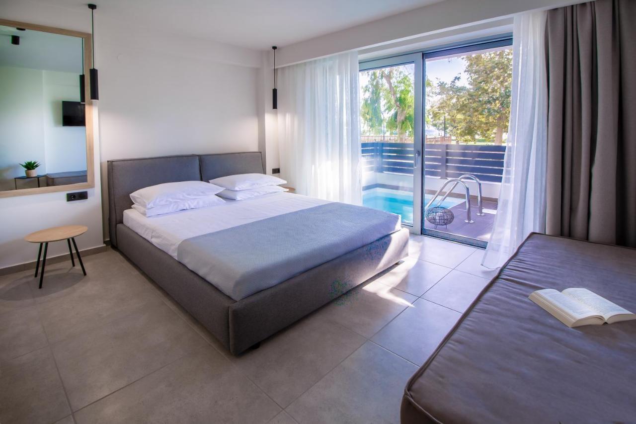 Aelia Seaside Luxury Suites Nea Karvali Bagian luar foto