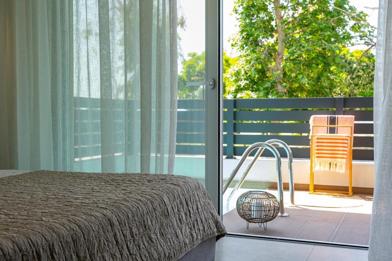 Aelia Seaside Luxury Suites Nea Karvali Bagian luar foto