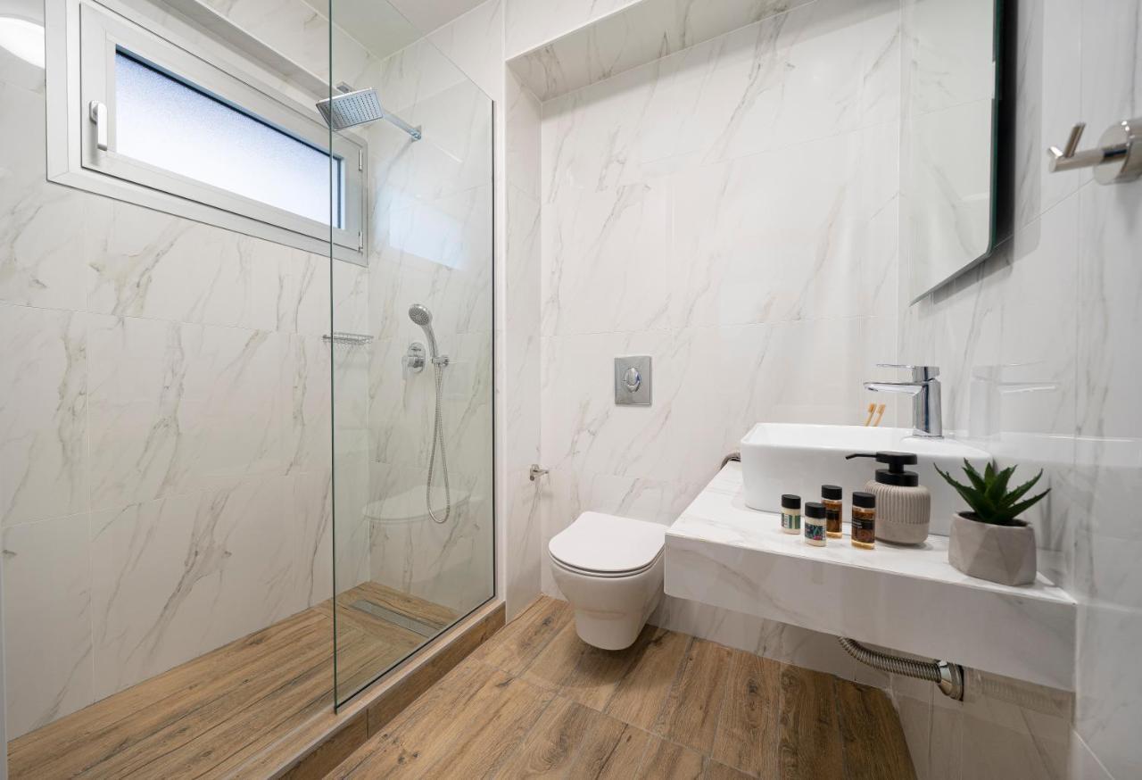 Aelia Seaside Luxury Suites Nea Karvali Bagian luar foto